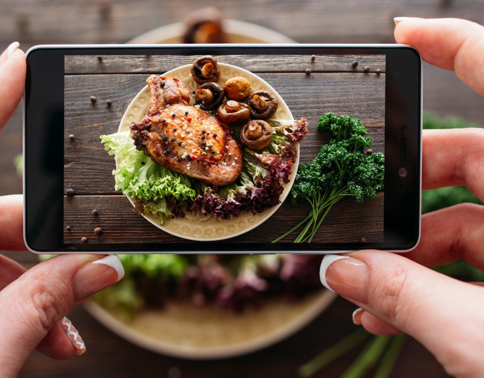 social media marketing and food pics